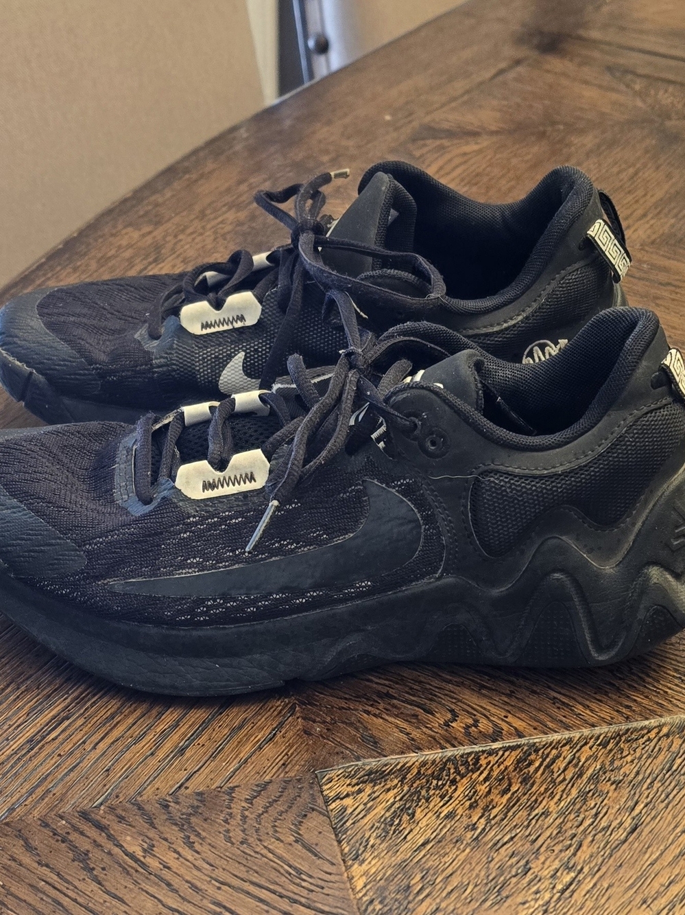 Nike Men’s Black Low-Top Athletic Sneakers